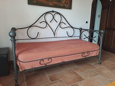 Divano in ferro battuto antico